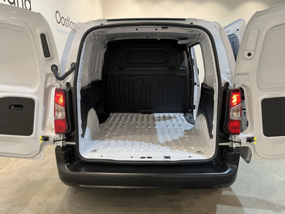 1.2 PureTech 110 PK L1 BENZINE / NIEUW MODEL / Euro 6 / Airco / CarPlay / Camera / Cruise Control / 52.850  KM !!