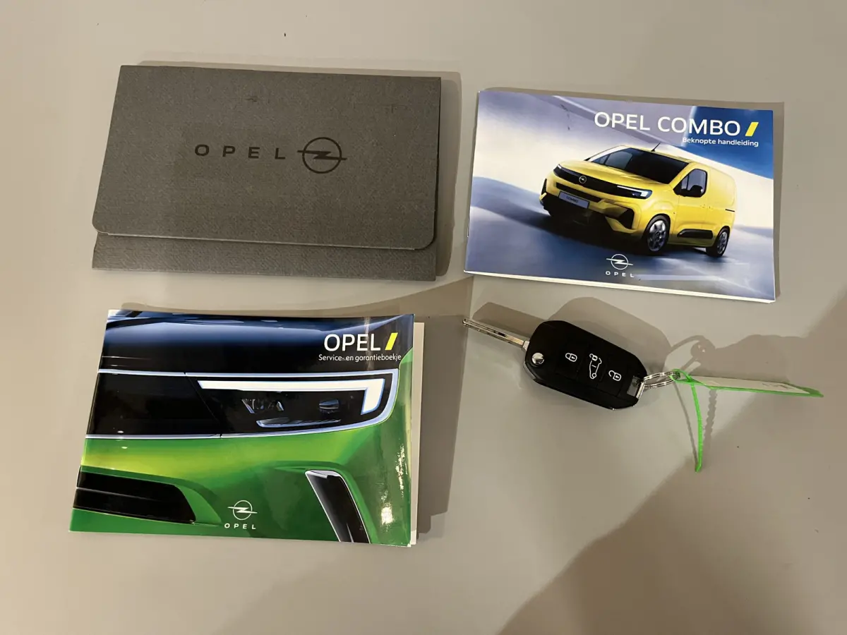 1.2 PureTech 110 PK L1 BENZINE / NIEUW MODEL / Euro 6 / Airco / CarPlay / Camera / Cruise Control / 52.850  KM !!