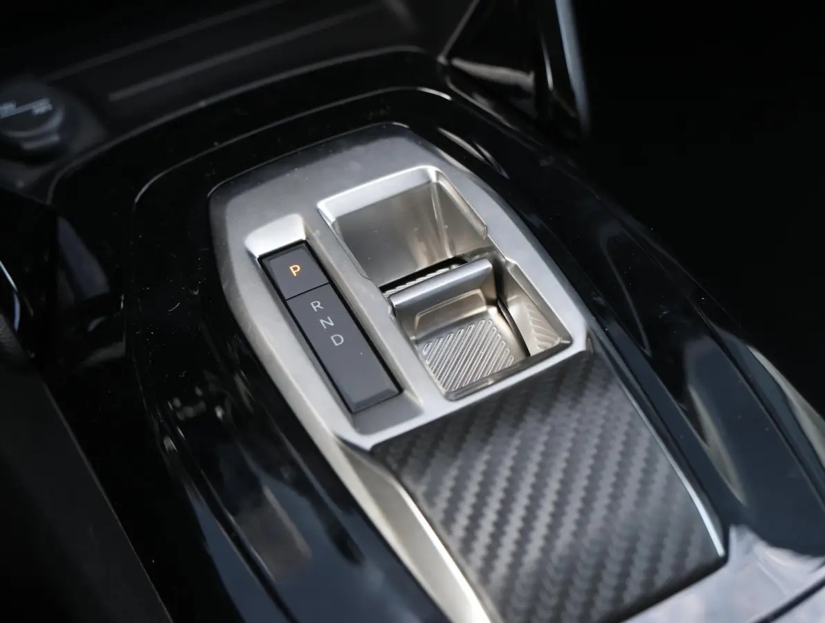 1.2 Hybrid 110 e-DCS6 Business Camera | Keyless | Parkeersensoren V+A | Navigatie | Climate Control | Apple Carplay & Android Auto | Voorraad