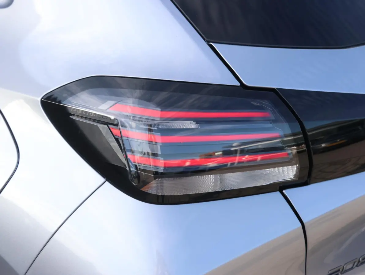 1.2 Hybrid 110 e-DCS6 Business Camera | Keyless | Parkeersensoren V+A | Navigatie | Climate Control | Apple Carplay & Android Auto | Voorraad