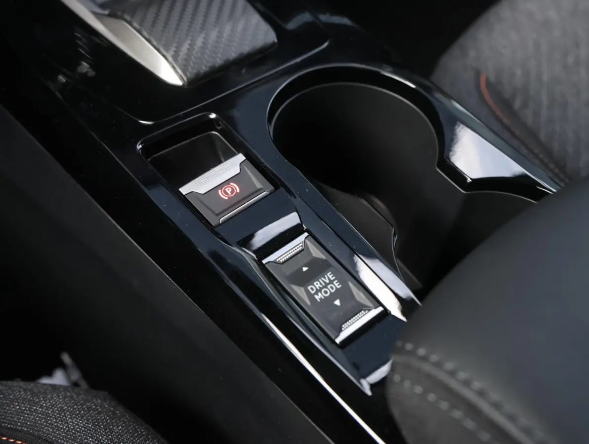 1.2 Hybrid 110 e-DCS6 Business Camera | Keyless | Parkeersensoren V+A | Navigatie | Climate Control | Apple Carplay & Android Auto | Voorraad