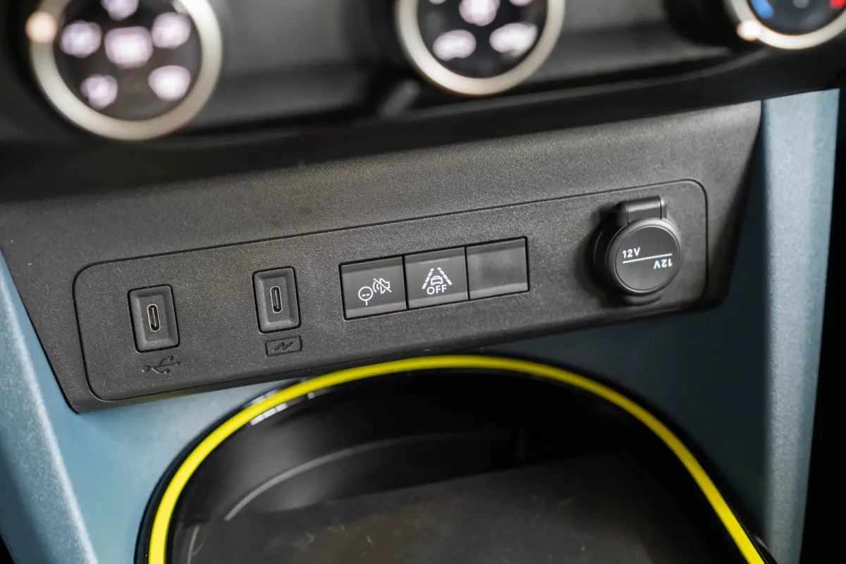 1.2 Hybrid ICON | Tot 8 Jaar Garantie | Apple Carplay & Android Auto | Parkeersensoren | Cruise Controle | Airco | USB |