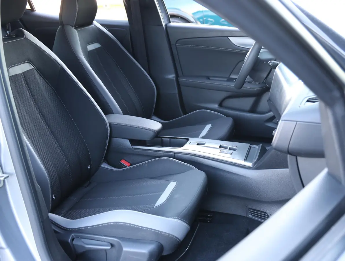 GS 54 kWh 1e Eigenaar | Camera | Navigatie | Comfort Stoelen | Apple Carplay & Android Auto | 17" LMV
