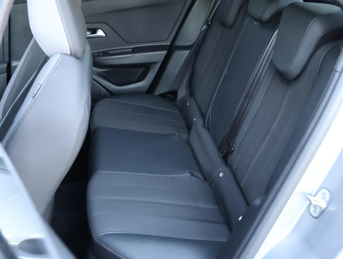 GS 54 kWh 1e Eigenaar | Camera | Navigatie | Comfort Stoelen | Apple Carplay & Android Auto | 17" LMV