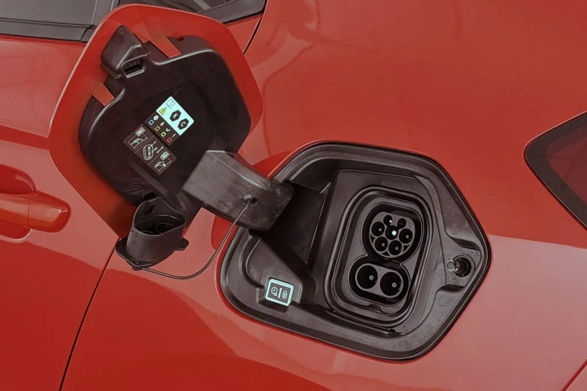 Electric Long Range Yes 51 kWh Stuur-Stoelverwarming Camera Apple CarPlay LED