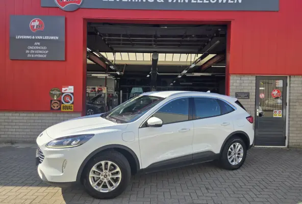 2.5 PHEV Titanium met nieuwe trekhaak!/ Parkeersensoren V+A / Navigatie/ Camera/ Stoelverwarming/ Rijklaarprijs!
