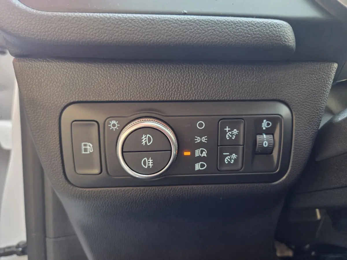 2.5 PHEV Titanium met nieuwe trekhaak!/ Parkeersensoren V+A / Navigatie/ Camera/ Stoelverwarming/ Rijklaarprijs!