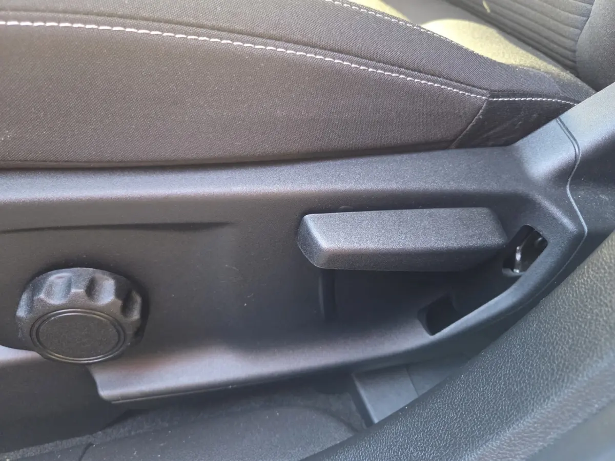 2.5 PHEV Titanium met nieuwe trekhaak!/ Parkeersensoren V+A / Navigatie/ Camera/ Stoelverwarming/ Rijklaarprijs!