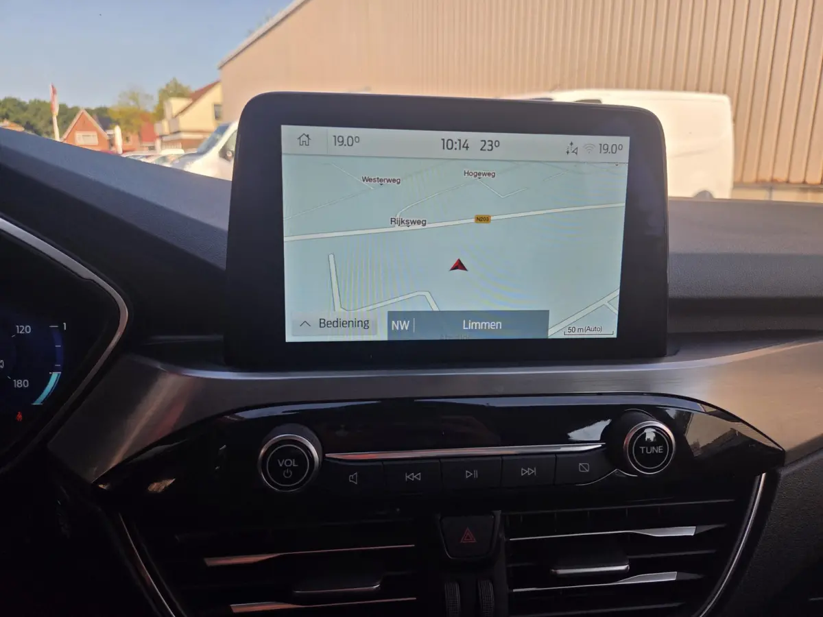 2.5 PHEV Titanium met nieuwe trekhaak!/ Parkeersensoren V+A / Navigatie/ Camera/ Stoelverwarming/ Rijklaarprijs!