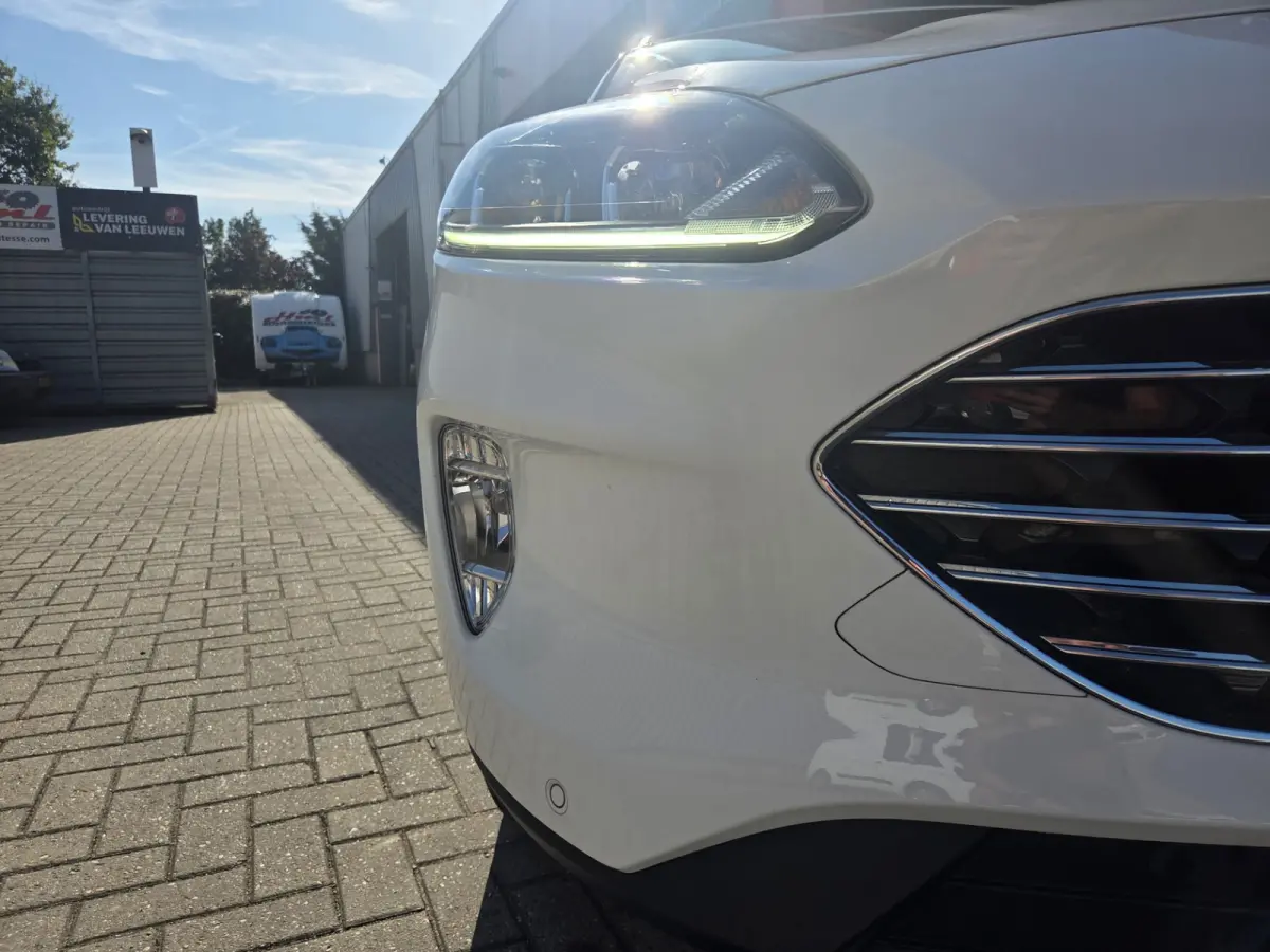 2.5 PHEV Titanium met nieuwe trekhaak!/ Parkeersensoren V+A / Navigatie/ Camera/ Stoelverwarming/ Rijklaarprijs!
