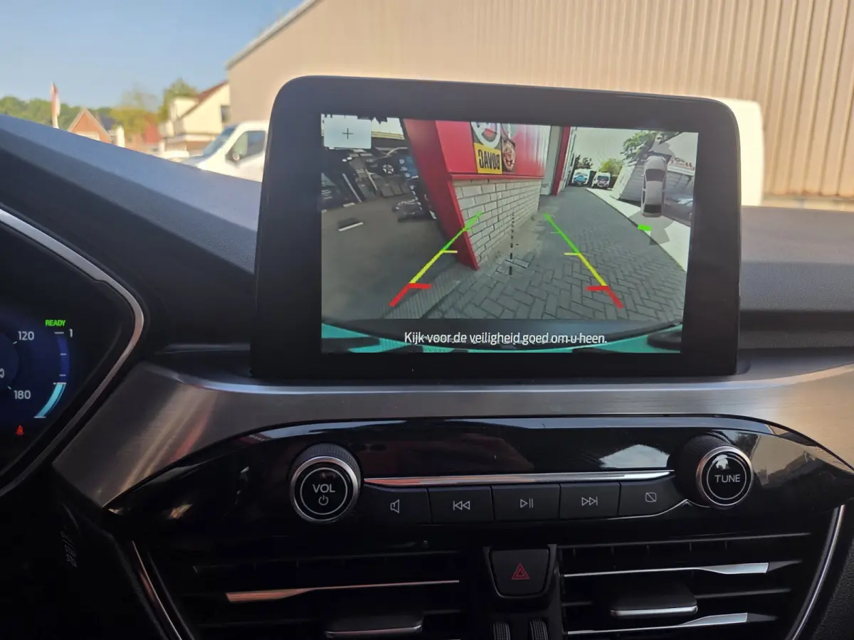 2.5 PHEV Titanium met nieuwe trekhaak!/ Parkeersensoren V+A / Navigatie/ Camera/ Stoelverwarming/ Rijklaarprijs!