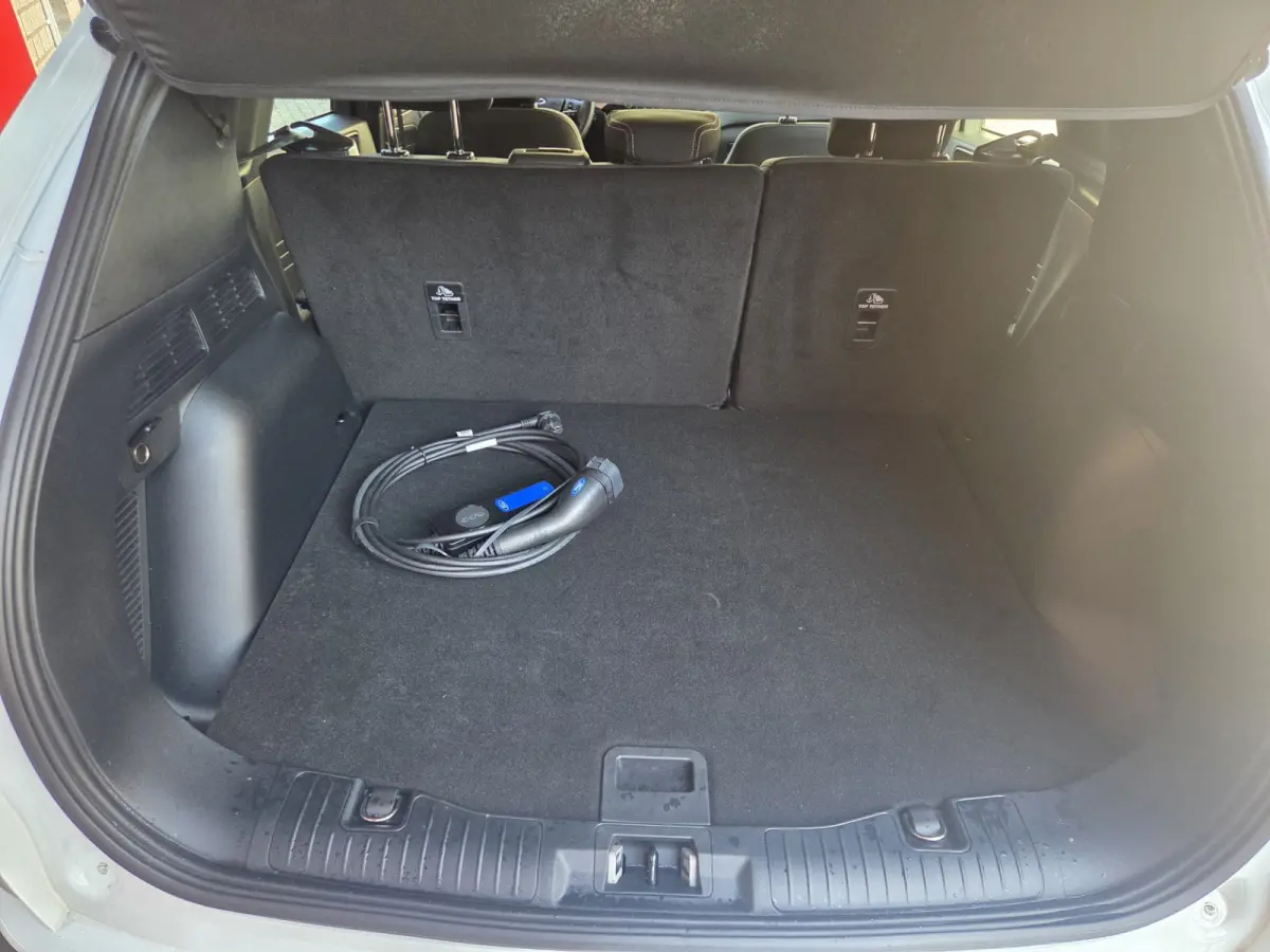 2.5 PHEV Titanium met nieuwe trekhaak!/ Parkeersensoren V+A / Navigatie/ Camera/ Stoelverwarming/ Rijklaarprijs!
