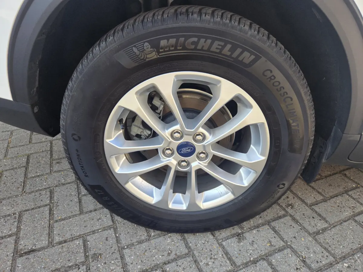 2.5 PHEV Titanium met nieuwe trekhaak!/ Parkeersensoren V+A / Navigatie/ Camera/ Stoelverwarming/ Rijklaarprijs!
