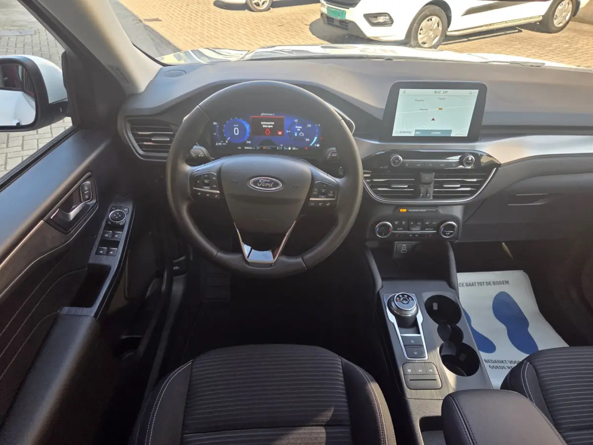 2.5 PHEV Titanium met nieuwe trekhaak!/ Parkeersensoren V+A / Navigatie/ Camera/ Stoelverwarming/ Rijklaarprijs!