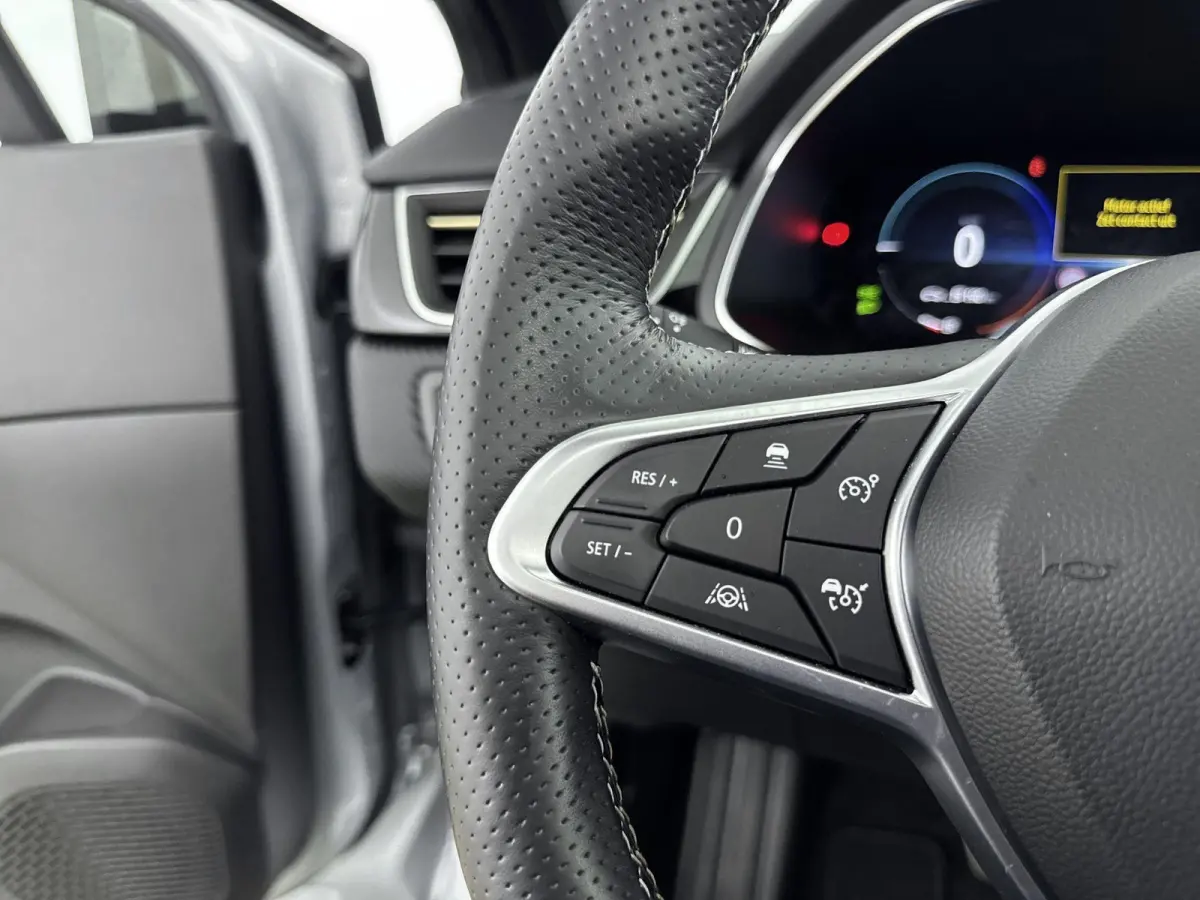 1.6 E-Tech full hybrid 145 E-Tech engineered | TREKHAAK | PANORAMADAK | CAMERA | STOEL-STUUR VERWARMING | BOSE | CLIMATE CONTROL | ADAPTIEF CRUISECONTROL | PARKEERSENSOREN |