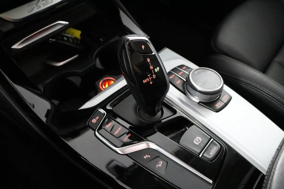 xDrive20d High Executive | Trekhaak | Schuif/kanteldak