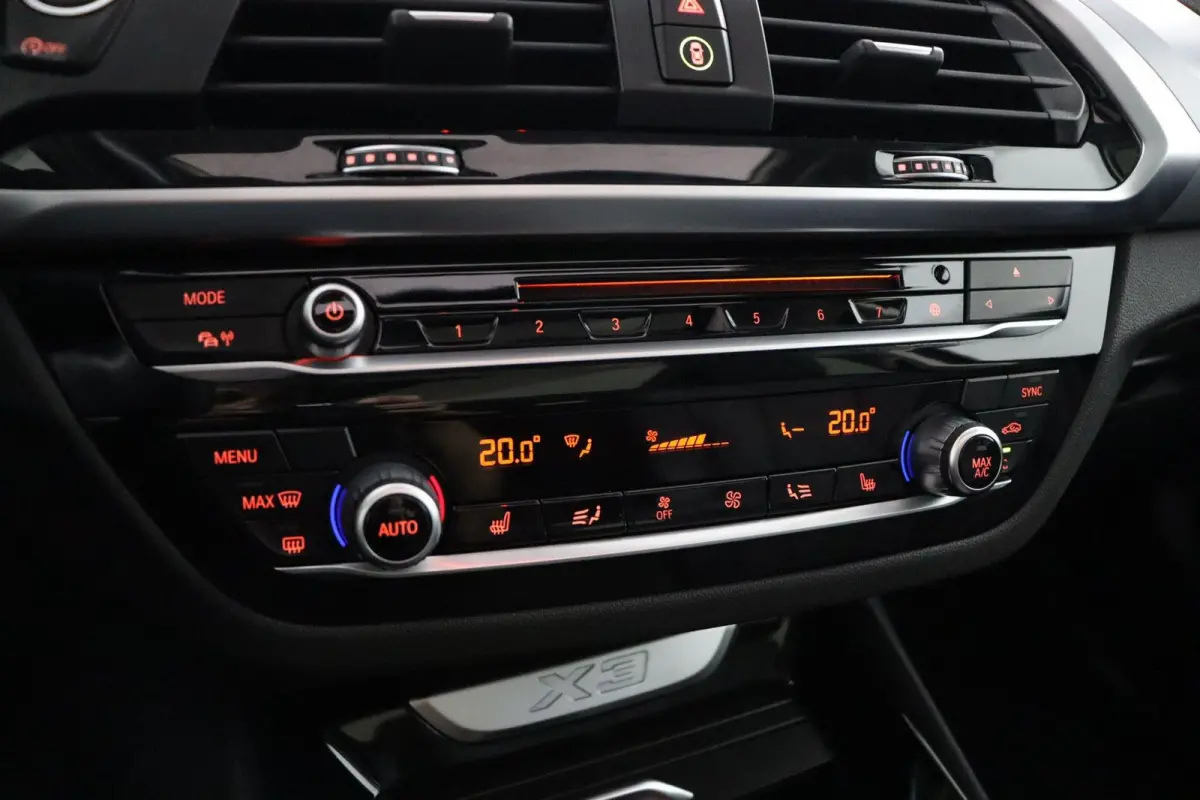 xDrive20d High Executive | Trekhaak | Schuif/kanteldak