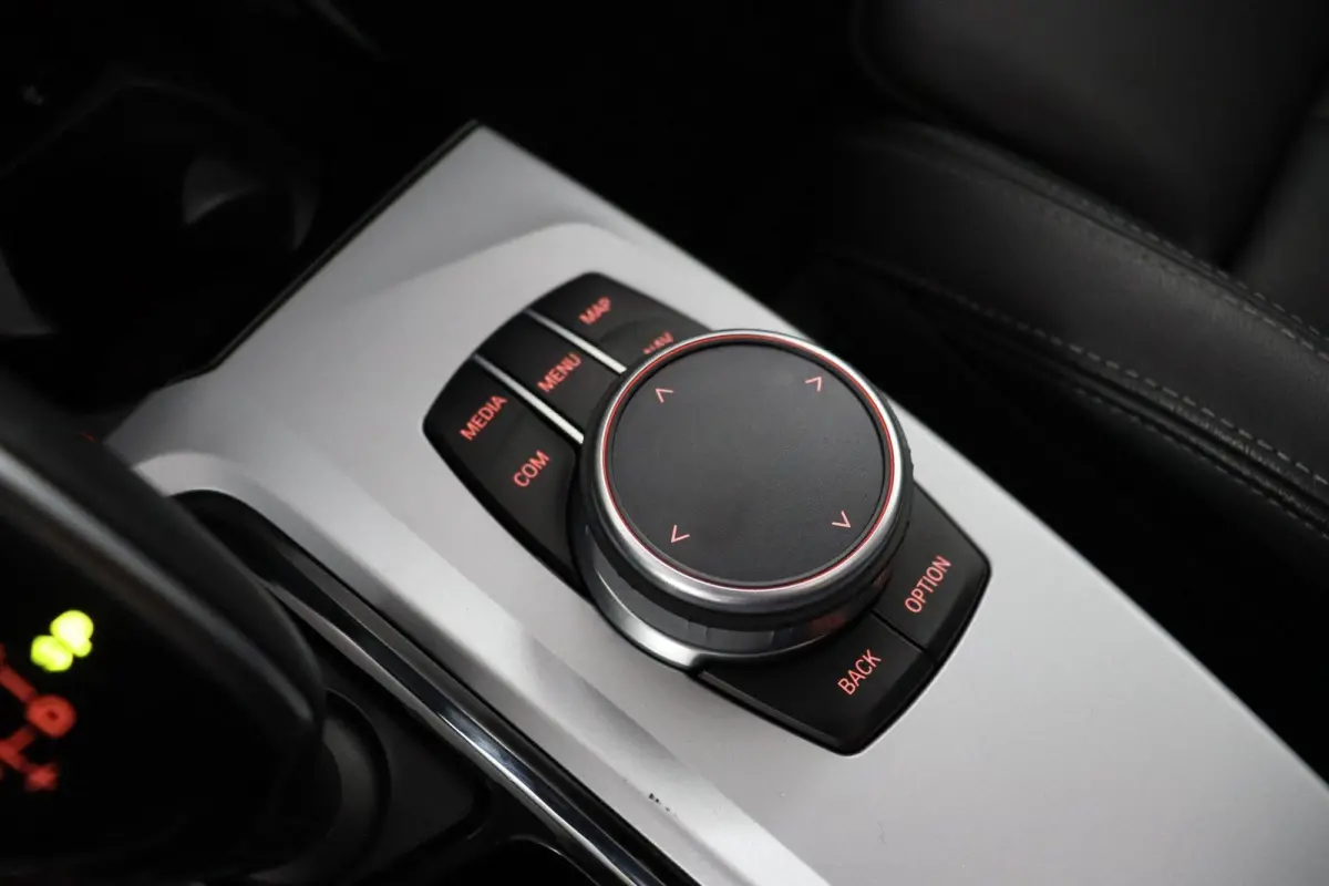 xDrive20d High Executive | Trekhaak | Schuif/kanteldak