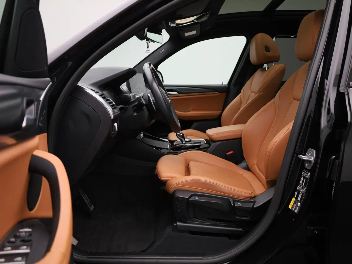 xDrive30e M Sport | PANORAMADAK | CAMERA | COGNAC LEDERENBEKLEDING | STOELVERWARMING | ZONNESCHERMEN ACHTER