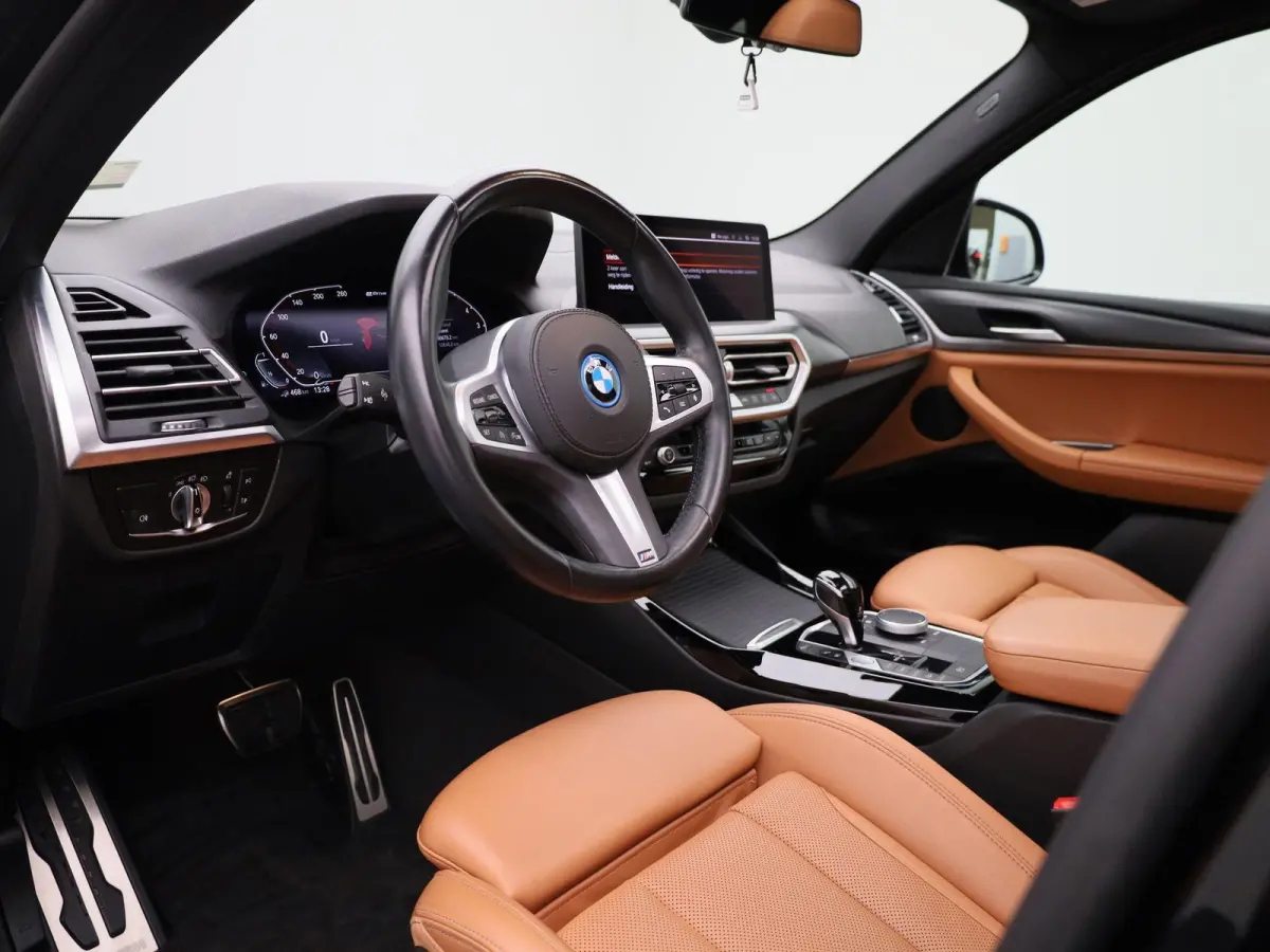xDrive30e M Sport | PANORAMADAK | CAMERA | COGNAC LEDERENBEKLEDING | STOELVERWARMING | ZONNESCHERMEN ACHTER