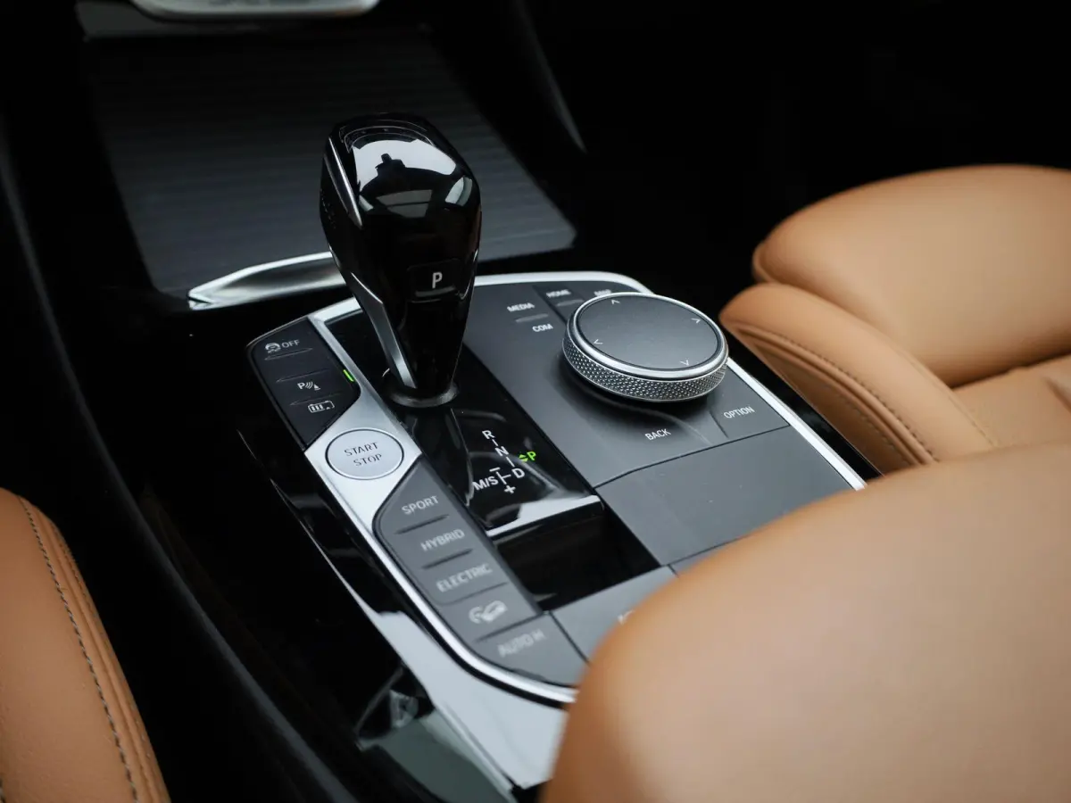 xDrive30e M Sport | PANORAMADAK | CAMERA | COGNAC LEDERENBEKLEDING | STOELVERWARMING | ZONNESCHERMEN ACHTER