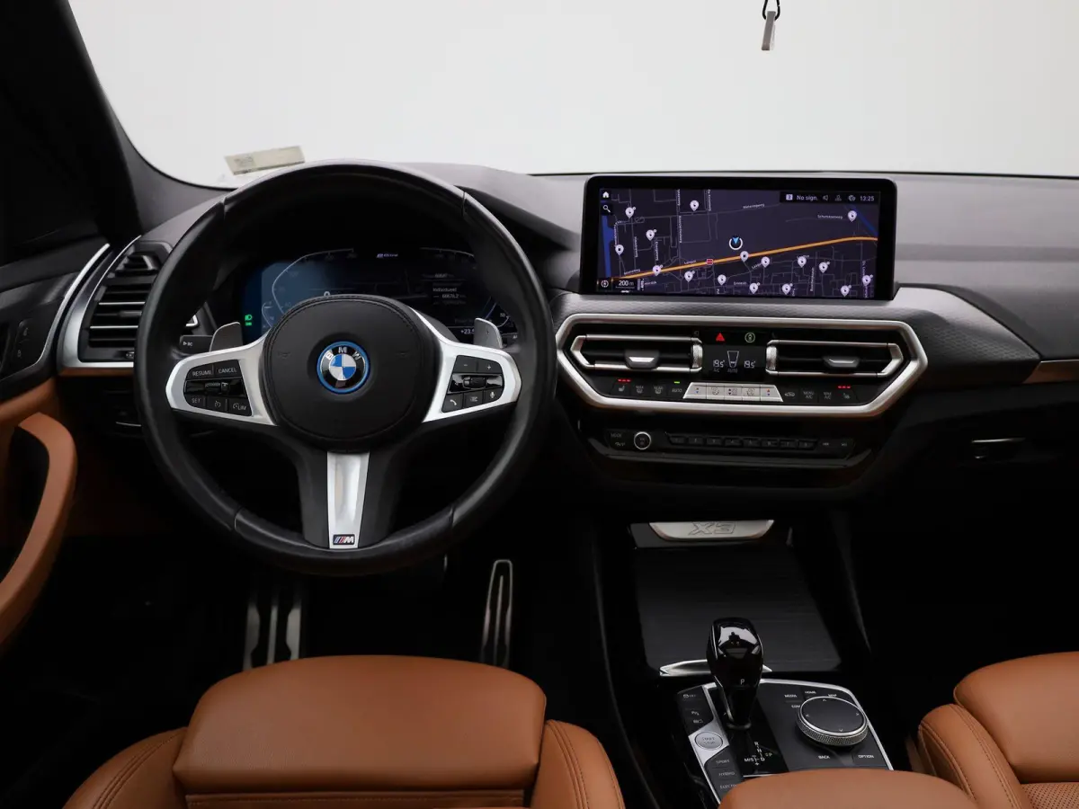 xDrive30e M Sport | PANORAMADAK | CAMERA | COGNAC LEDERENBEKLEDING | STOELVERWARMING | ZONNESCHERMEN ACHTER