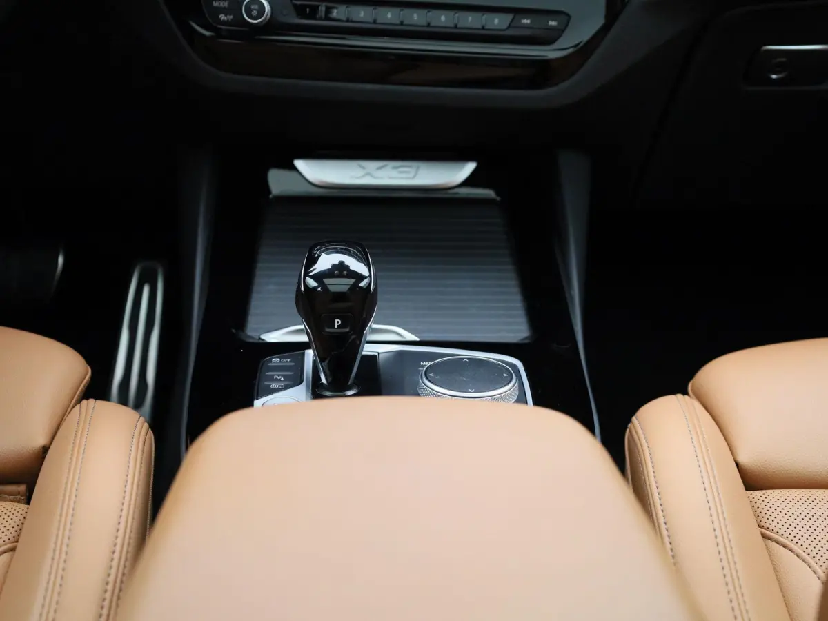 xDrive30e M Sport | PANORAMADAK | CAMERA | COGNAC LEDERENBEKLEDING | STOELVERWARMING | ZONNESCHERMEN ACHTER