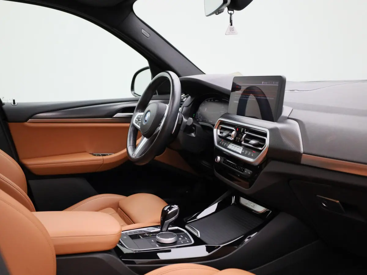 xDrive30e M Sport | PANORAMADAK | CAMERA | COGNAC LEDERENBEKLEDING | STOELVERWARMING | ZONNESCHERMEN ACHTER