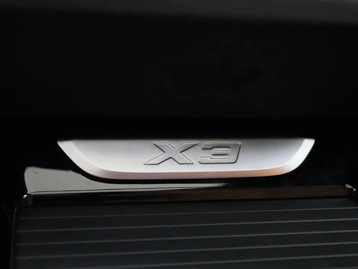 xDrive30e M Sport | PANORAMADAK | CAMERA | COGNAC LEDERENBEKLEDING | STOELVERWARMING | ZONNESCHERMEN ACHTER