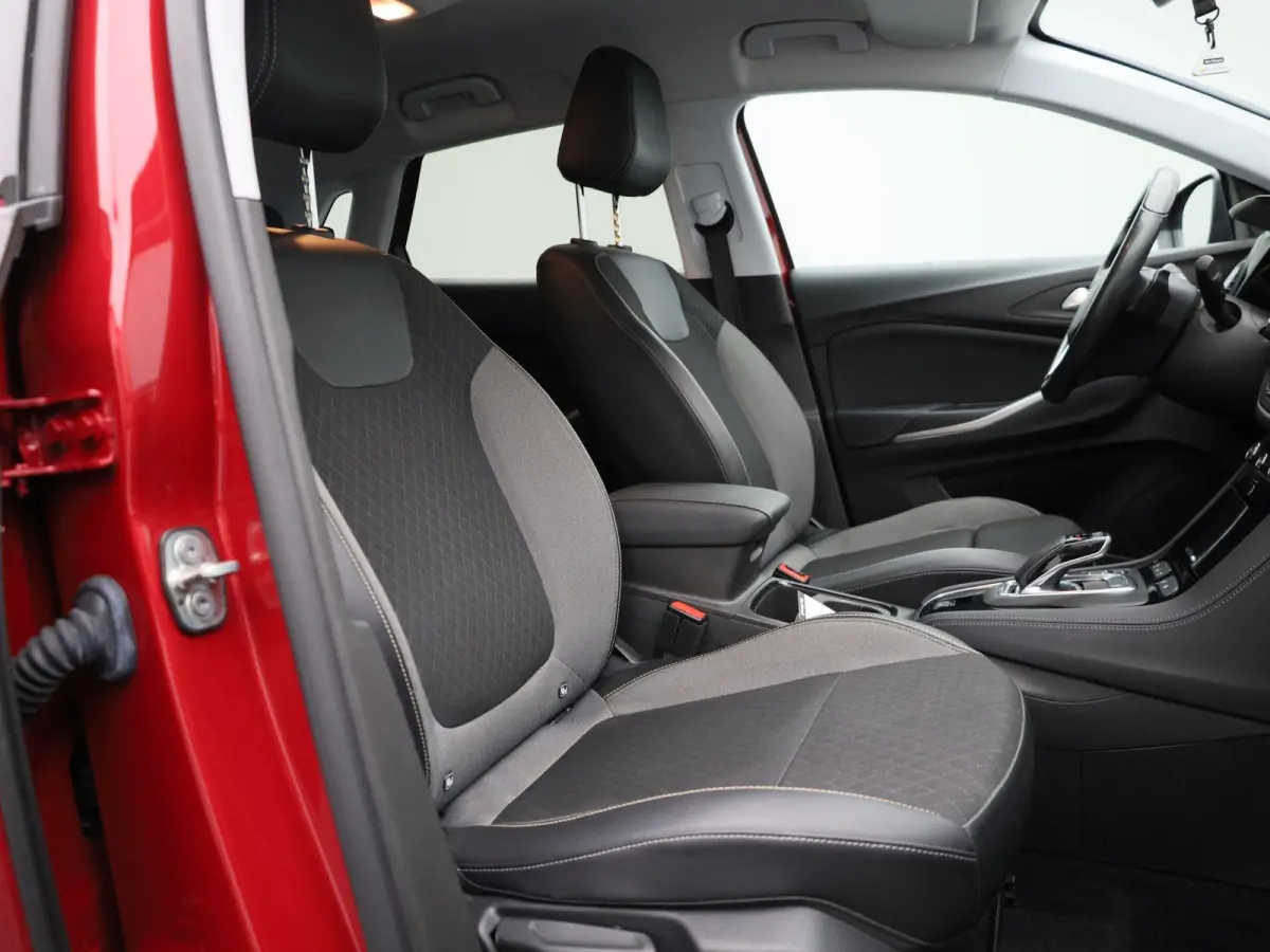 1.6 Turbo Plug-In Hybrid GS Line | TREKHAAK | STUURWIELVERWARMING | NAVIGATIE | CAMERA