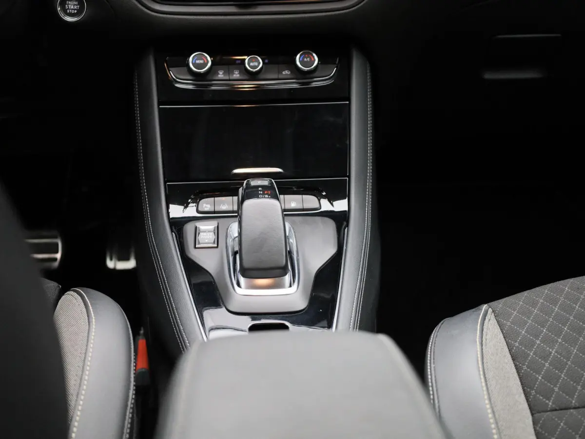 1.6 Turbo Plug-In Hybrid GS Line | TREKHAAK | STUURWIELVERWARMING | NAVIGATIE | CAMERA