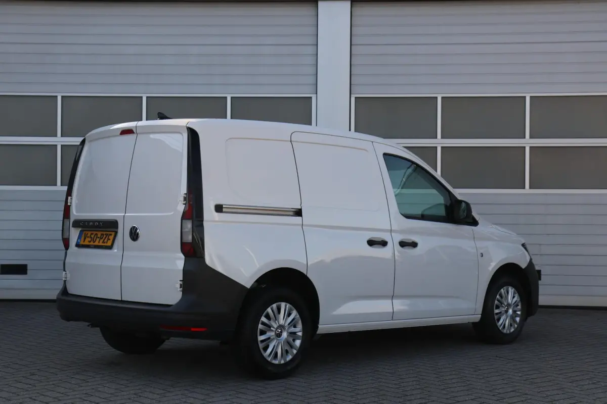 2.0 TDI 102pk | Airco | Parkeersensoren Achter | DAB+ | App-Connect |