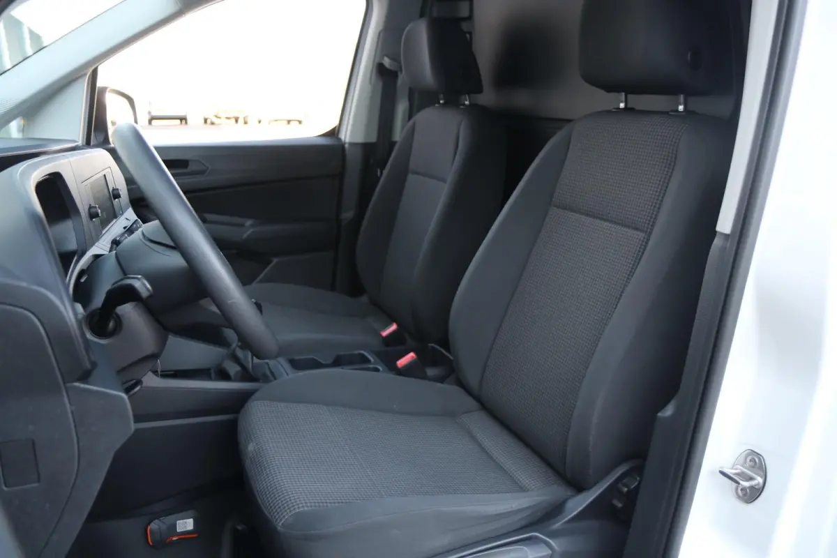 2.0 TDI 102pk | Airco | Parkeersensoren Achter | DAB+ | App-Connect |