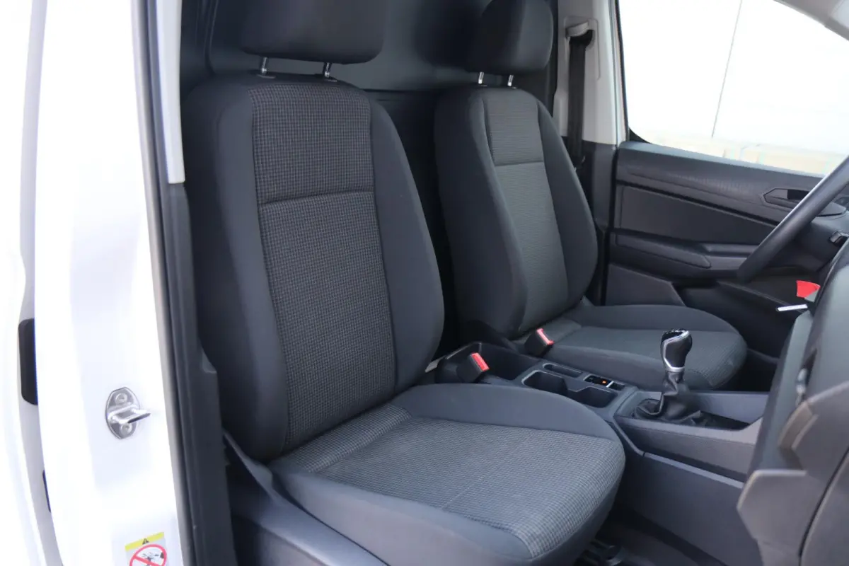 2.0 TDI 102pk | Airco | Parkeersensoren Achter | DAB+ | App-Connect |