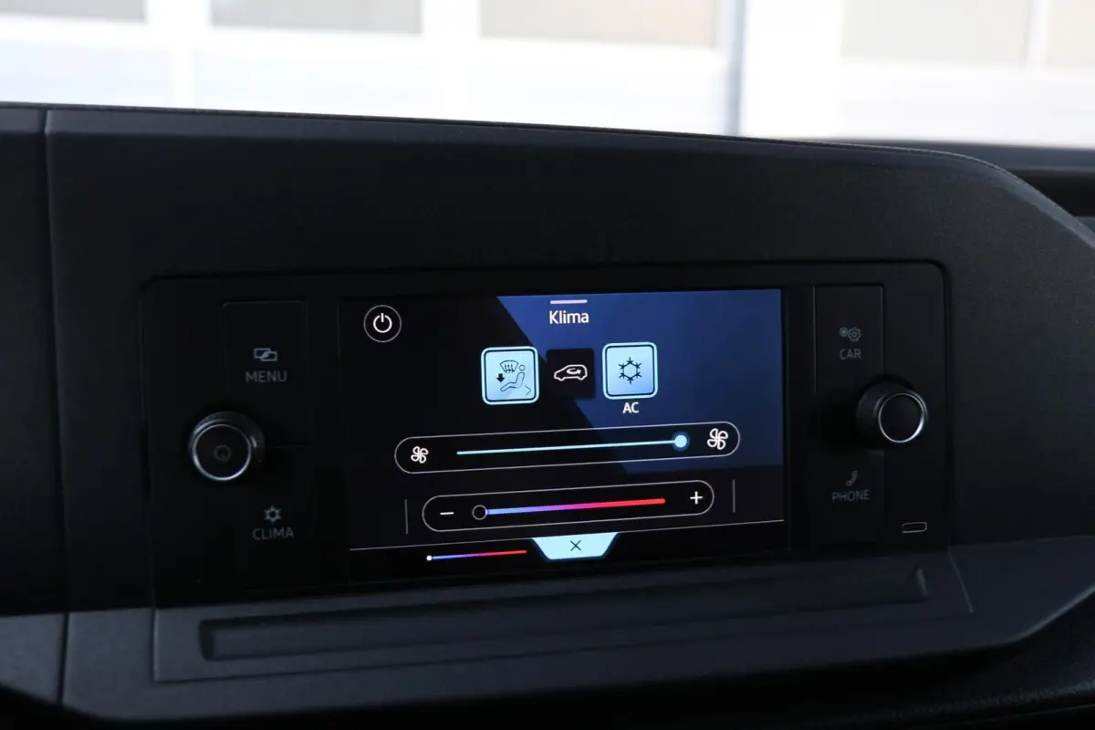 2.0 TDI 102pk | Airco | Parkeersensoren Achter | DAB+ | App-Connect |