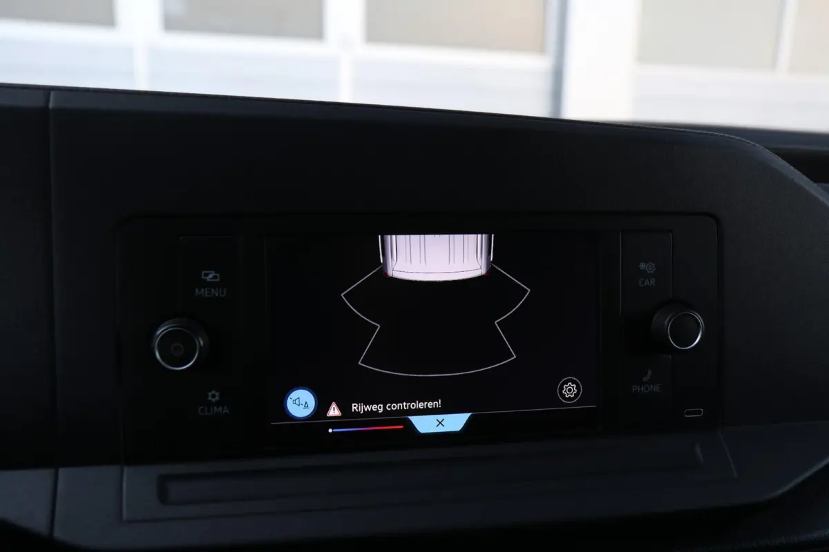 2.0 TDI 102pk | Airco | Parkeersensoren Achter | DAB+ | App-Connect |