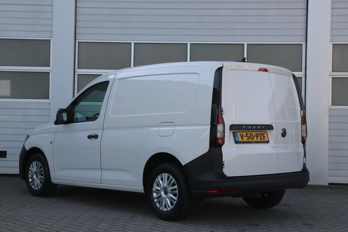 2.0 TDI 102pk | Airco | Parkeersensoren Achter | DAB+ | App-Connect |
