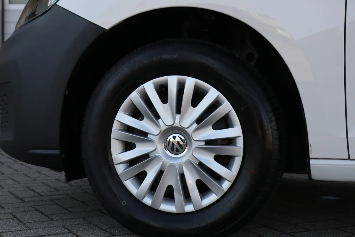 2.0 TDI 102pk | Airco | Parkeersensoren Achter | DAB+ | App-Connect |