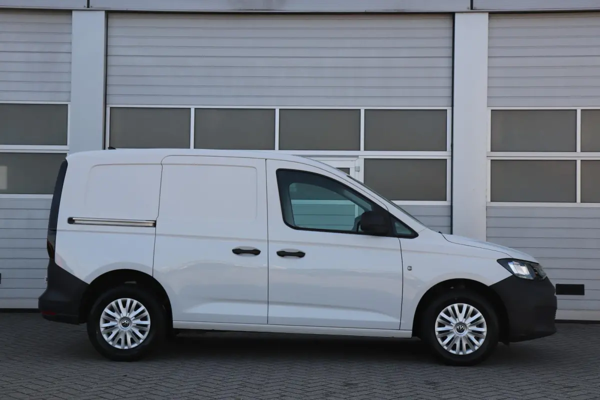 2.0 TDI 102pk | Airco | Parkeersensoren Achter | DAB+ | App-Connect |