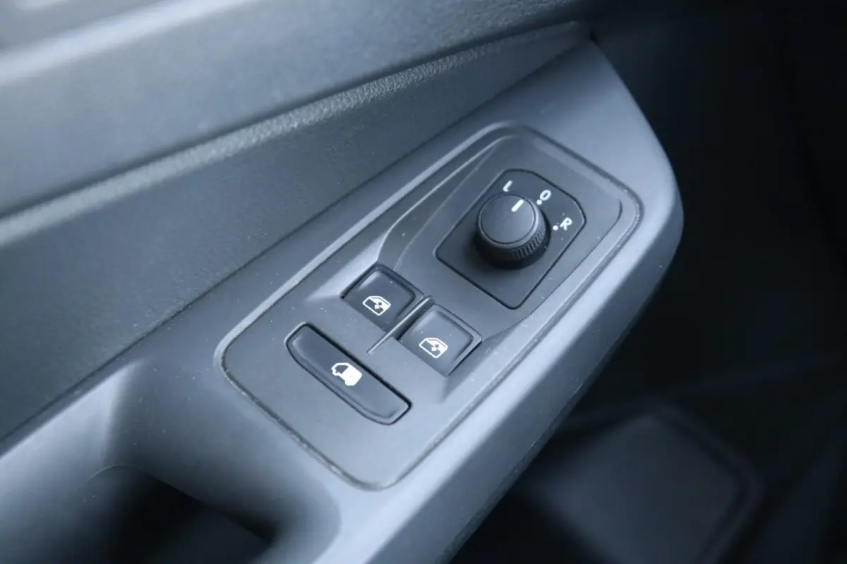 2.0 TDI 102pk | Airco | Parkeersensoren Achter | DAB+ | App-Connect |