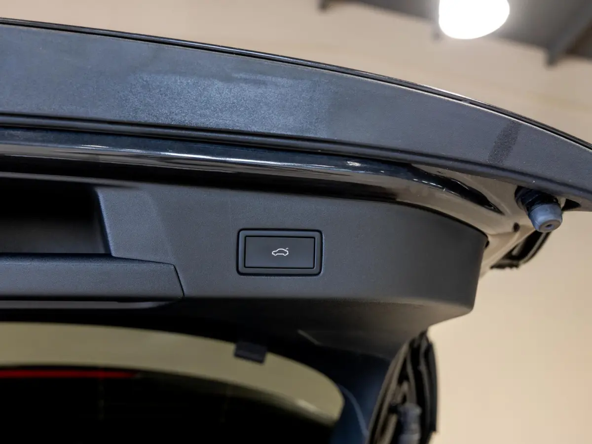 Max 77 kWh SoH 95% 204pk / Panoramadak / Head up display / Memory / Achteruitrijcamera / Navigatie / Apple carplay /