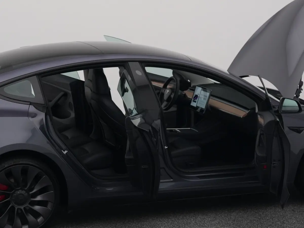 Long Range AWD 75 kWh PERFORMANCE | PANO | KEYLESS | STOELVERW.