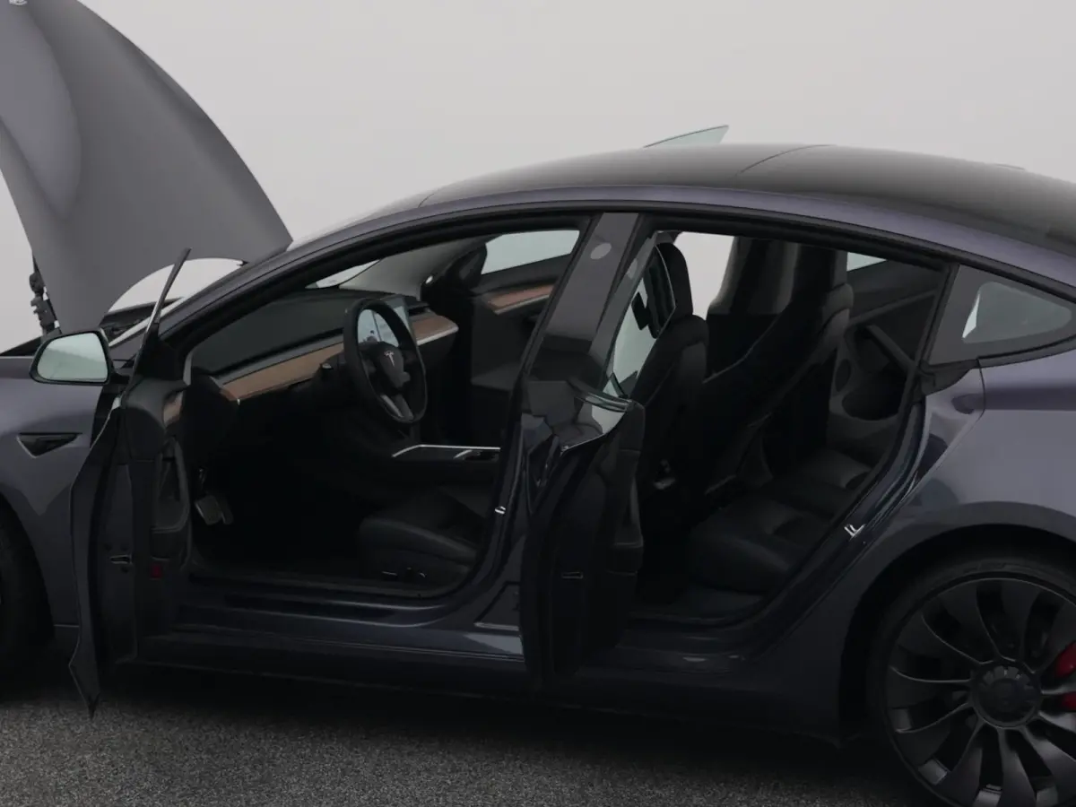 Long Range AWD 75 kWh PERFORMANCE | PANO | KEYLESS | STOELVERW.