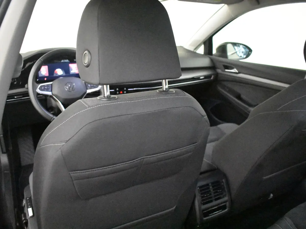 1.4 eHybrid Style 204pk DSG/AUTO l Camera l Elektr. Stoel incl geheugen & Massage l Adapt. Cr Control  l Full LED l PDC V en A l  DAB | 16" LMV