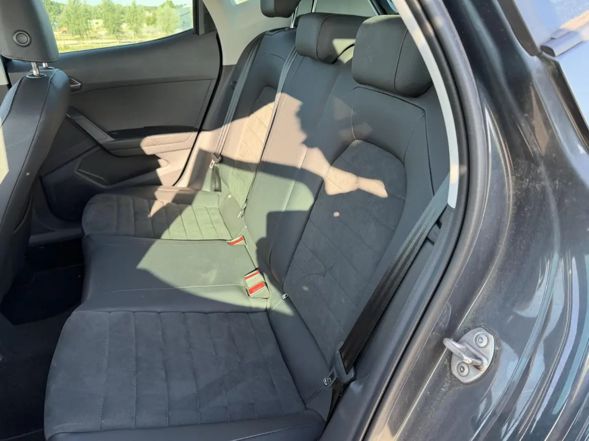 1.0 TSI FR boekjes virtueel dashboard leer alcantara