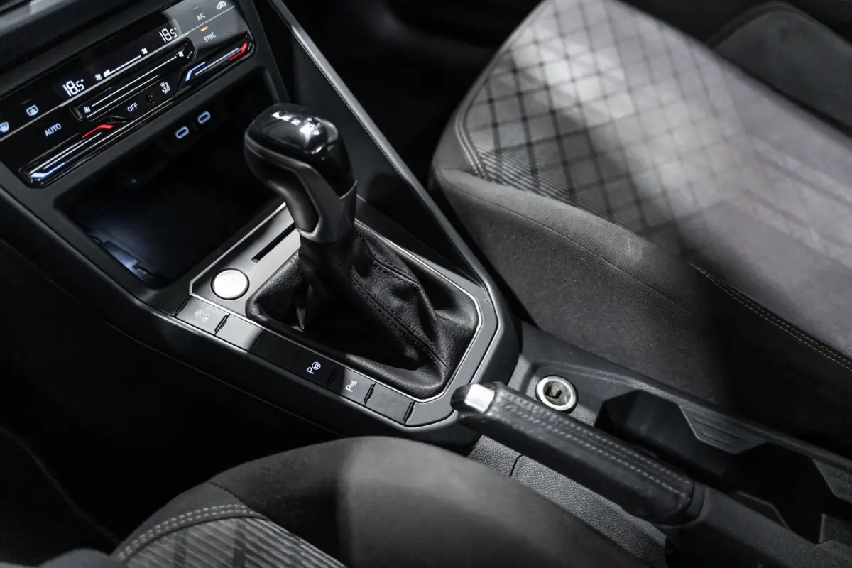 1.0 TSI R-line DSG Pano IQ Navi Camera