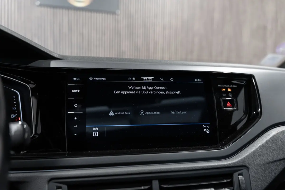 1.0 TSI R-line DSG Pano IQ Navi Camera