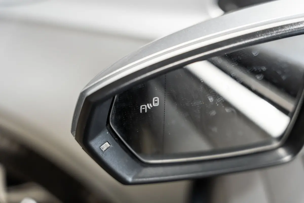 1.0 TSI R-line DSG Pano IQ Navi Camera
