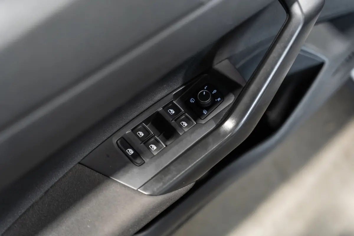 1.0 TSI R-line DSG Pano IQ Navi Camera