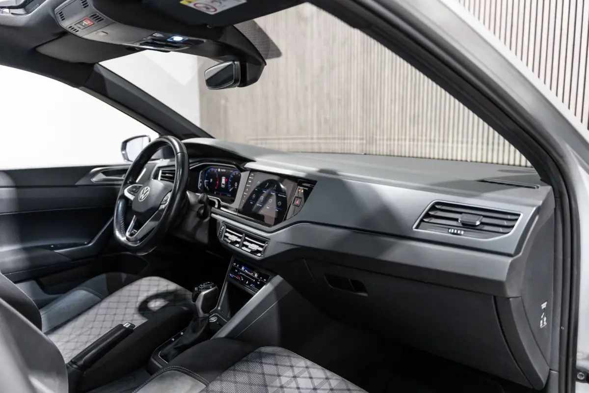 1.0 TSI R-line DSG Pano IQ Navi Camera